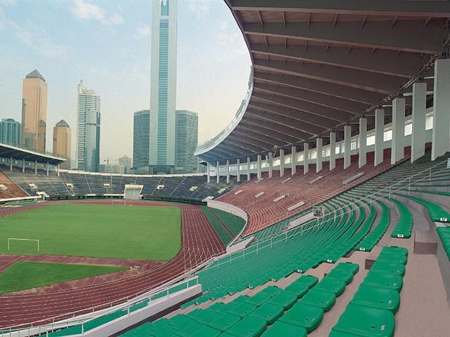 广州体育场可以容纳多少人,在哪个区,是露天的吗